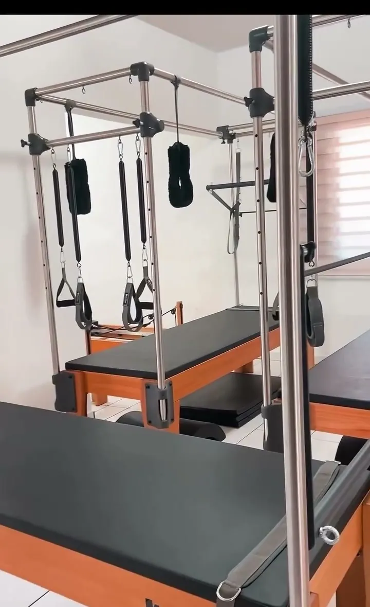 Sala de Pilates com os aparelhos